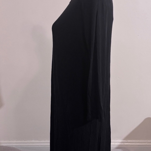 Elegant Black Dress - Picture 2 of 4